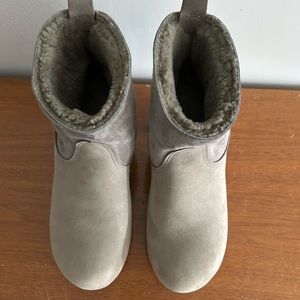 No.6 5” Pull on Shearling Clog Boot on Mid Heel in Smoke Suede Size EU 42